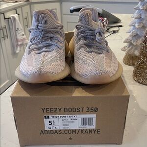 Adidas Yeezy Boost 350 V2 Kids Sneakers - Gray and Cream